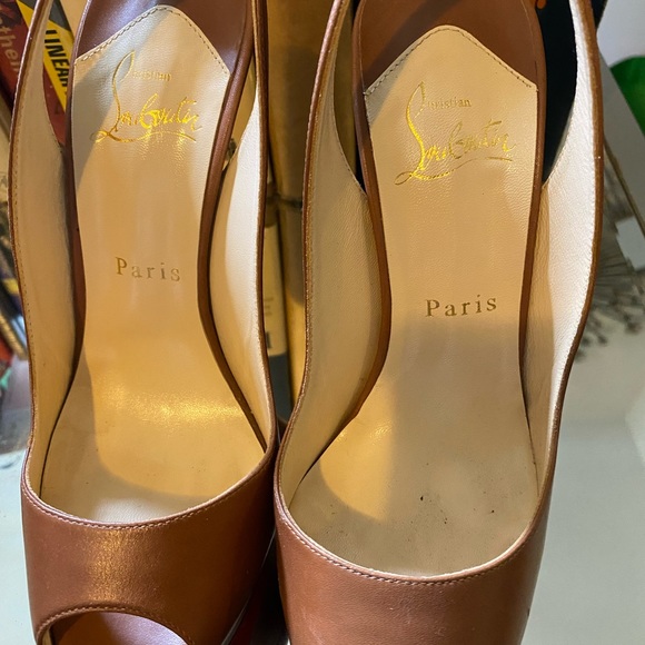 Brand new authentic Christian louboutin size 7 camel slingback never used - Picture 3 of 4